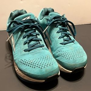 Altra Paradigm 4.5 women’s size 8.5